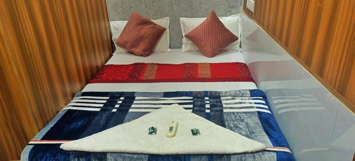 Amaan Hotel Bombay Esterno foto